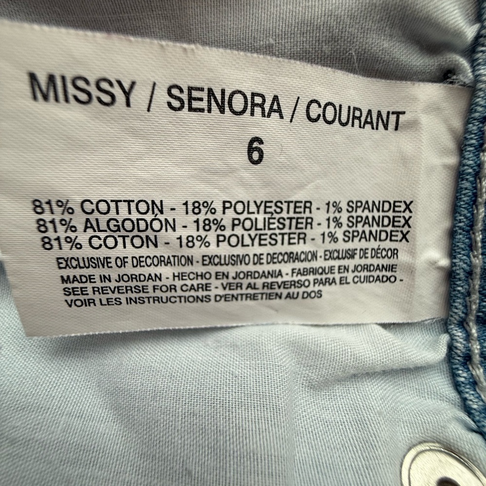 EUC Gloria Vanderbilt Amanda All-Around Slimming Effect Embellished Crop Jeans - Picture 6 of 9